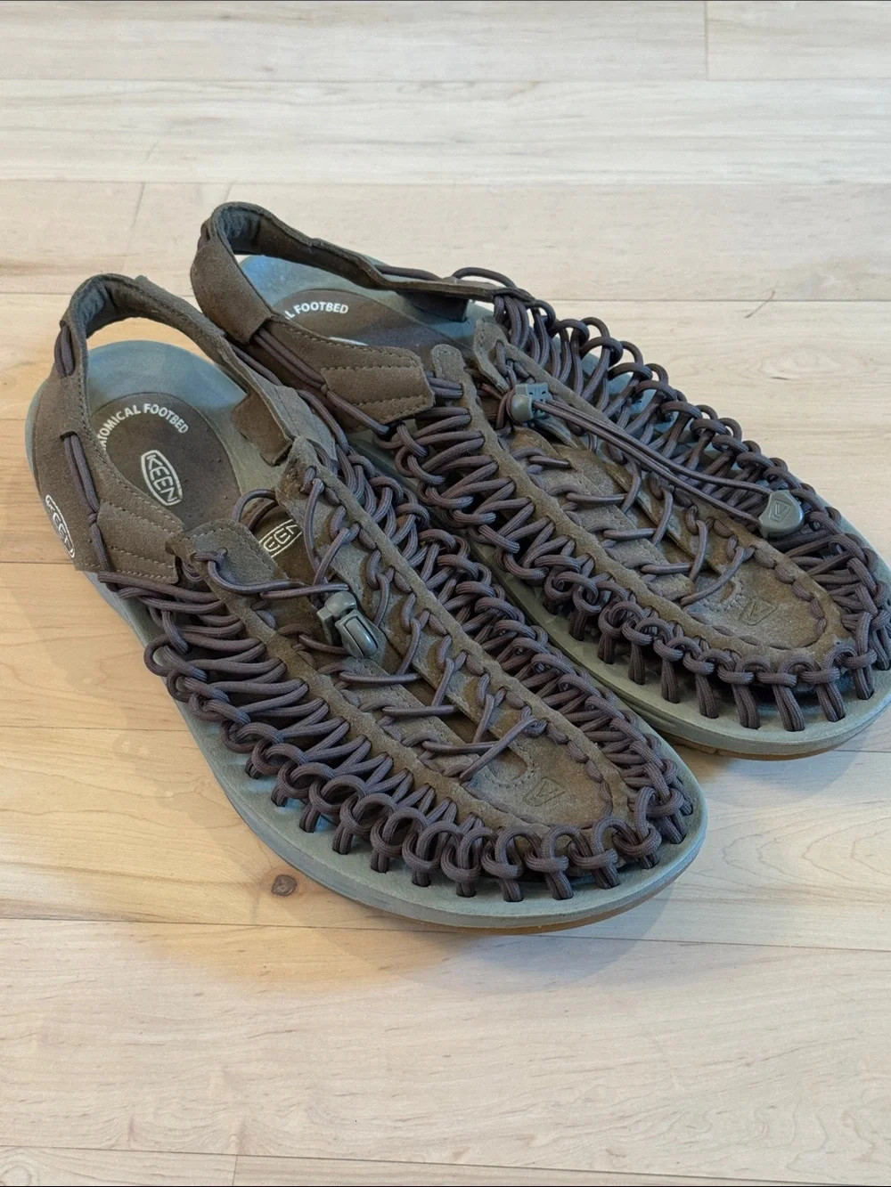Keen Men's Uneek sandals-Olive Green-Size 13